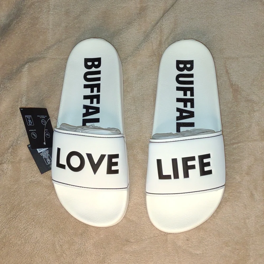 ๐ฃBUFFALO ๐ฎWhite Riley Slides "Love Life"footwear - Picture 15 of 15